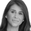 En profilbild av fastighetsmäklare Amanda Barsoum Eklund