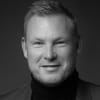 En profilbild av fastighetsmäklare Andreas Agerborn