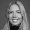 En profilbild av fastighetsmäklare Amanda Rosvall Stenman