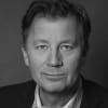 En profilbild av fastighetsmäklare Peter Hedbeck