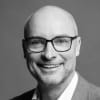 En profilbild av fastighetsmäklare Jörgen Ivarsson