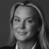 En profilbild av fastighetsmäklare Sanna Stenholm