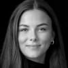 En profilbild av fastighetsmäklare Emma Wallin