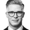 En profilbild av fastighetsmäklare Anton Borbos