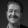 En profilbild av fastighetsmäklare Jens Bengtsson