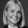 En profilbild av fastighetsmäklare Elin Jansson