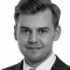 En profilbild av fastighetsmäklare Isaac Sundin Karlsson