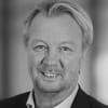 En profilbild av fastighetsmäklare Mikael Flobecker