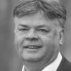 En profilbild av fastighetsmäklare Åke Serander