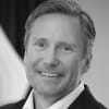 En profilbild av fastighetsmäklare Jonas Westberg