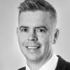 En profilbild av fastighetsmäklare Fredrik Berglund