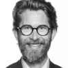 En profilbild av fastighetsmäklare Svante Sonesson