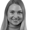 En profilbild av fastighetsmäklare Anna Tidebrink