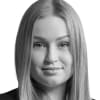 En profilbild av fastighetsmäklare Emma Olin