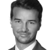 En profilbild av fastighetsmäklare Mirza Vehabovic