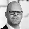 En profilbild av fastighetsmäklare Anders Arosenius