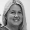 En profilbild av fastighetsmäklare Rebecca Fogelberg