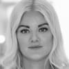 En profilbild av fastighetsmäklare Hanna Ottosson