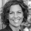 En profilbild av fastighetsmäklare Anki Forsman