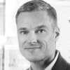 En profilbild av fastighetsmäklare Ola Bengtsson