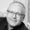 En profilbild av fastighetsmäklare Peter Nilsson