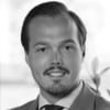 En profilbild av fastighetsmäklare Jesper Axén