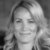 En profilbild av fastighetsmäklare Camilla Martinsson