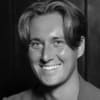 En profilbild av fastighetsmäklare Sebastian Abrahamsson