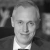 En profilbild av fastighetsmäklare Daniel Mohlin