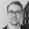 En profilbild av fastighetsmäklare Anton Rydqvist