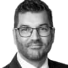 En profilbild av fastighetsmäklare Daniel Sedman