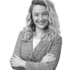 En profilbild av fastighetsmäklare Matilda Kristoffersson