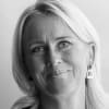 En profilbild av fastighetsmäklare Ulrika Hjort
