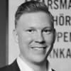 En profilbild av fastighetsmäklare Niklas Örtenholm