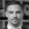 En profilbild av fastighetsmäklare Alexander Segerfeldt