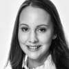 En profilbild av fastighetsmäklare Emma Veesmaa