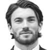 En profilbild av fastighetsmäklare Christoffer Gatara