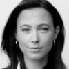 En profilbild av fastighetsmäklare Linnéa Magnusson
