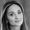 En profilbild av fastighetsmäklare Malin Jakobsson