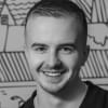 En profilbild av fastighetsmäklare Adam Bruckner