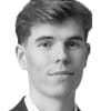 En profilbild av fastighetsmäklare David Hjärpe