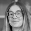 En profilbild av fastighetsmäklare Ida Forsman
