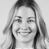 En profilbild av fastighetsmäklare Nicole Åman