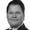 En profilbild av fastighetsmäklare Adam Lindberg