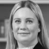 En profilbild av fastighetsmäklare Caroline Larsen