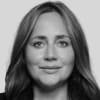 En profilbild av fastighetsmäklare Javiera Robertsson