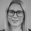 En profilbild av fastighetsmäklare Josefin Tumegård