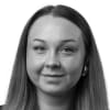 En profilbild av fastighetsmäklare Julia Johansson