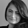 En profilbild av fastighetsmäklare Edyta Hammar
