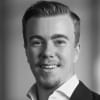 En profilbild av fastighetsmäklare Alexander Widerlöv